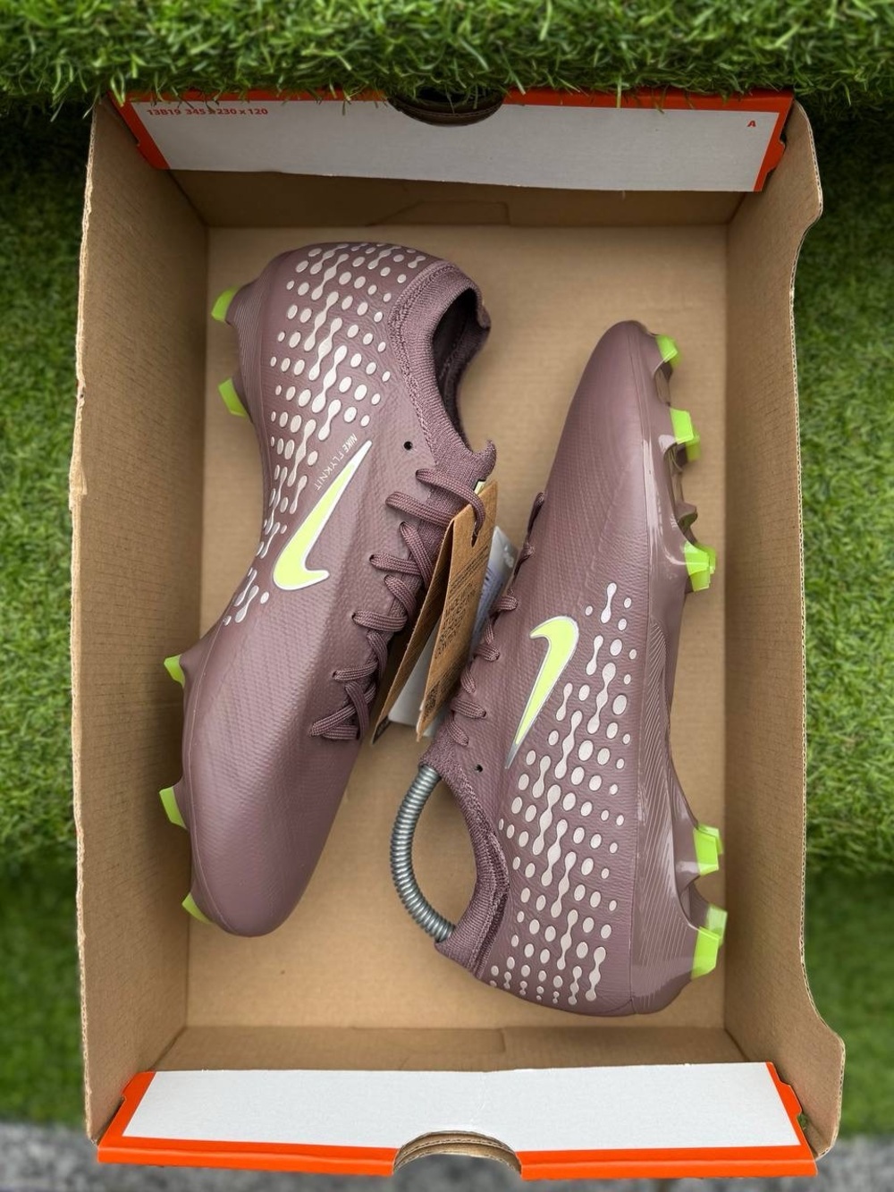 Nike Zoom Mercurial Vapor 16 Pro FG Kylian Mbappé Plum Eclipse Sample
FQ8689-200